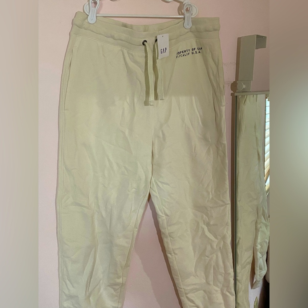GAP white sweatpants, NEW WITH TAGS, size M